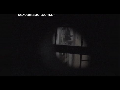 ❤️ Voajer iz susjedstva skriven iza šupljih cigli potajno snima Blondie Ruski porno na hr.niceporn.ru ❤